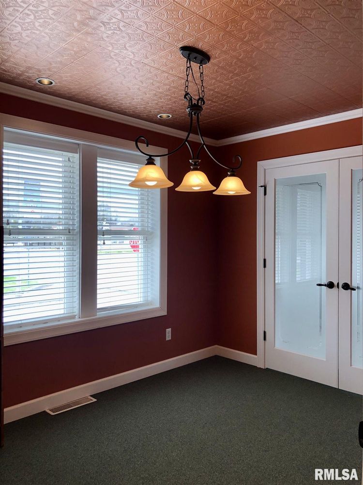 435 W Jackson St, Macomb, IL 61455